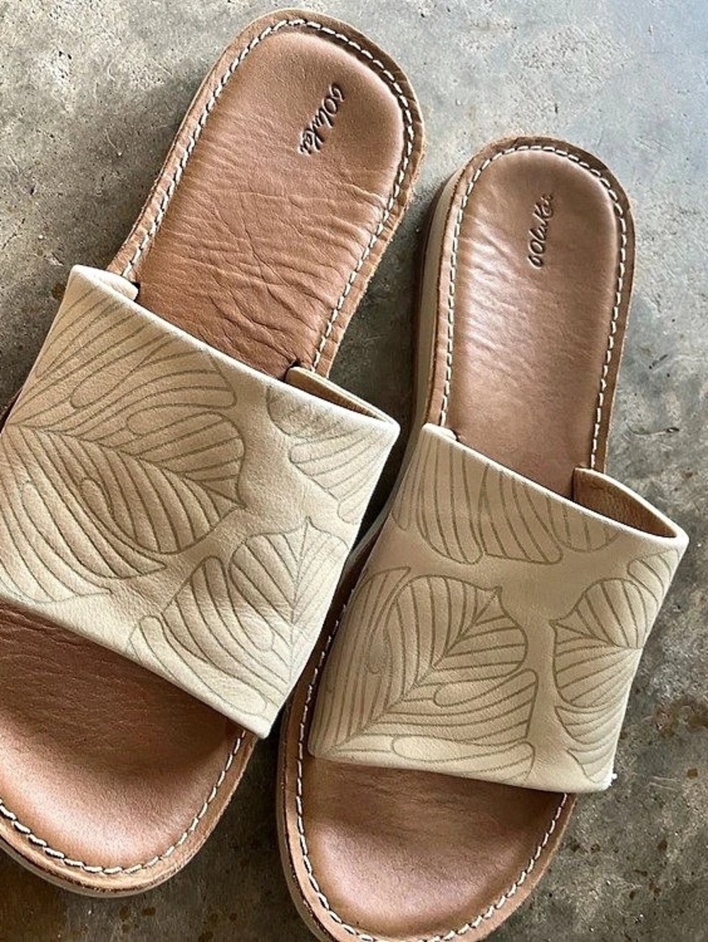Olukai Pūnua ʻOlu Leather-Print Slide Sandals in Cream & Brown